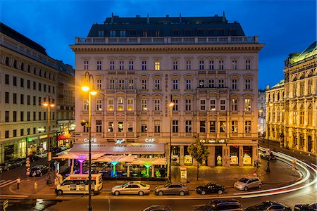 simsearch:862-08698669,k - Night view of the Hotel Sacher, Vienna, Austria Foto de stock - Con derechos protegidos, Código: 862-08698673