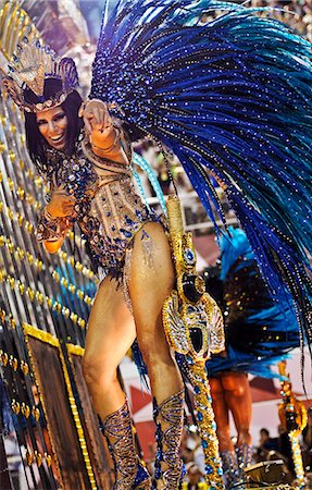 simsearch:862-06540915,k - Brazil, State of Rio de Janeiro, City of Rio de Janeiro, Samba Dancer in the Carnival Parade at The Sambadrome Marques de Sapucai. Stockbilder - Lizenzpflichtiges, Bildnummer: 862-08698738