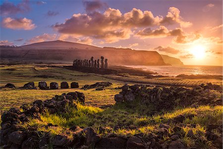 South America, Chile, Easter Island, Isla de Pascua, Moai stone human figures at sunrise Fotografie stock - Rights-Managed, Codice: 862-08698765