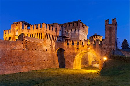 Soncino, Lombardy, Italy. The castle Stock Photo - Rights-Managed, Code: 862-08698814
