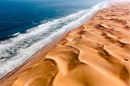 désert de namibie - Langewand, Aerial view of where the Atlantic Ocean meets the sea of dunes in Western Namibia. Photographie de stock - Rights-Managed, Code: 862-08698844