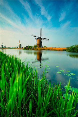 Kinderdijk, Netherlands . The windmills of Kinderdijk photographed at sunrise Photographie de stock - Rights-Managed, Code: 862-08698907