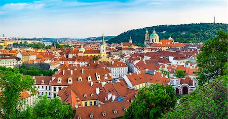 simsearch:862-08699023,k - Czech Republic, Prague. Rooftops of buildings in Mala Strana from Prague Castle. Foto de stock - Con derechos protegidos, Código: 862-08699006