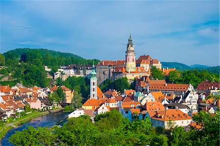 summer castle - Czech Republic, South Bohemian Region, Cesky Krumlov. Castle and buildings in old town on the Vltava River. Stock Photo - Rights-Managed, Code: 862-08699033