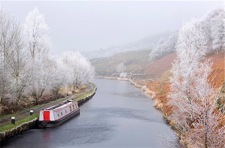 England, Calderdale. The Rochdale Canal at Walsden in winter. Stock Photo - Rights-Managed, Code: 862-08699084
