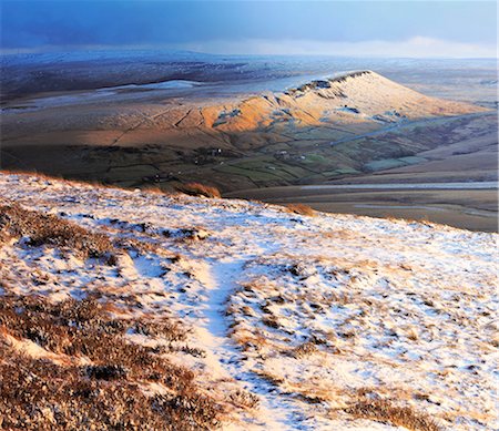 England, Marsden Moor. Looking towards Pule Hill from Buckstone Edge in Winter. Foto de stock - Con derechos protegidos, Código: 862-08699104