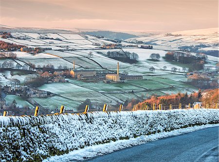 England, Calderdale. Luddenden village and mills in winter. Photographie de stock - Rights-Managed, Code: 862-08699122