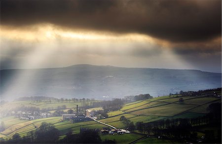 simsearch:862-08699074,k - England, West Yorkshire, Calderdale. Sunlight shining through clouds onto mills and houses near Halifax. Photographie de stock - Rights-Managed, Code: 862-08699218