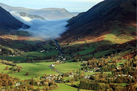simsearch:862-08699078,k - England, Cumbria, Grasmere. The village of Grasmere and the A591 road leading up into a foggy valley. Foto de stock - Con derechos protegidos, Código: 862-08699234