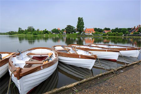 England, Suffolk, Thorpeness. Boats for hire at the boating lake in summer. Foto de stock - Con derechos protegidos, Código: 862-08699247