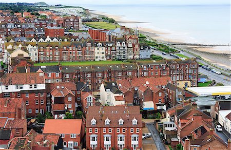 simsearch:862-08699250,k - England, Norfolk, Cromer. Aerial view of Cromer rooftops and beach. Photographie de stock - Rights-Managed, Code: 862-08699240