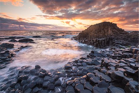 site patrimoine mondial unesco - Giant's Causeway, County Antrim,  Ulster region, northern Ireland, United Kingdom. Iconic basalt columns. Photographie de stock - Rights-Managed, Code: 862-08699373