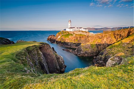 donegal - Fanad Head (Fánaid) lighthouse, County Donegal, Ulster region, Ireland, Europe.lighthouse, County Donegal, Ulster region, Ireland, Europe. Lighthouse and its cove at sunset. Foto de stock - Con derechos protegidos, Código: 862-08699384