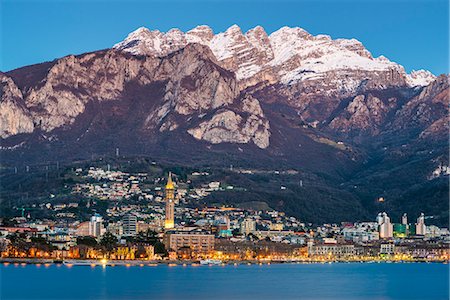 simsearch:862-08699418,k - Lake Como, Lombardy, Italy. Lecco city at dusk with the Resegone mount in the background. Fotografie stock - Rights-Managed, Codice: 862-08699417