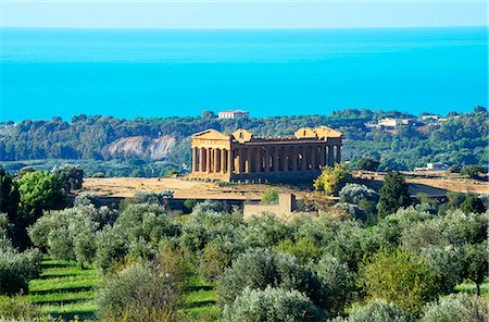 emblematic - Temple of Concordia, Valley of the Temples, Agrigento, Sicily, Italy. Foto de stock - Con derechos protegidos, Código: 862-08699471