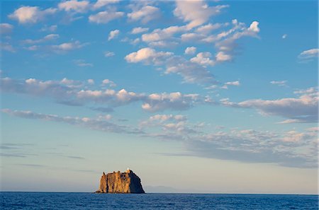 stromboli island - Cliff island Strombolicchio, Stromboli, Aeolian Islands, UNESCO World Heritage Site, Sicily, Italy, Mediterranean, Europe Photographie de stock - Rights-Managed, Code: 862-08699488