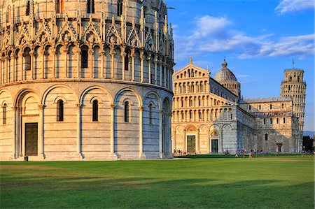 romanesque architecture - Italy, Italia. Tuscany, Toscana. Pisa district. Pisa. Piazza dei Miracoli. Baptistery, Cathedral and Leaning Tower. Stock Photo - Rights-Managed, Code: 862-08699523