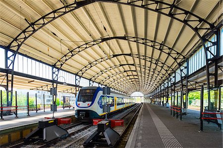 simsearch:862-08699627,k - Netherlands, North Holland, Haarlem. Haarlem Train Station, built between 1906 and 1908 in Art Nouveau style. Photographie de stock - Rights-Managed, Code: 862-08699684