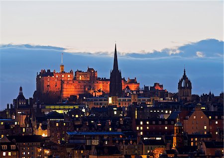 edinburgh castle - UK, Scotland, Lothian, Edinburgh, Twilight view of the Old Town and the Castle. Foto de stock - Con derechos protegidos, Código: 862-08699836