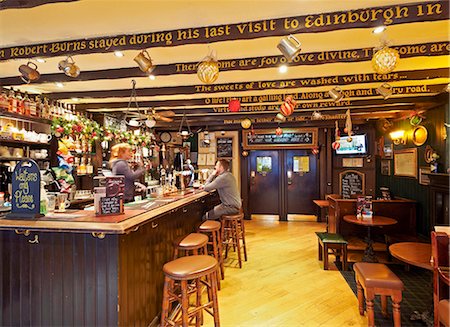 simsearch:862-08699610,k - UK, Scotland, Lothian, Edinburgh, Grassmarket Square, Interior view of the White Hart Inn. Photographie de stock - Rights-Managed, Code: 862-08699855