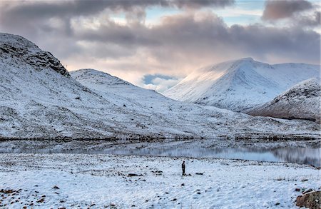 simsearch:862-08699951,k - Scotland, Rannoch Moor. A tourist taking a selfie in the winter landscape. Photographie de stock - Rights-Managed, Code: 862-08699964