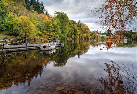 pier - Scotland, Pitlochry. Small jetty and boat on the River Tummel in autumn. Stock Photo - Rights-Managed, Code: 862-08699961
