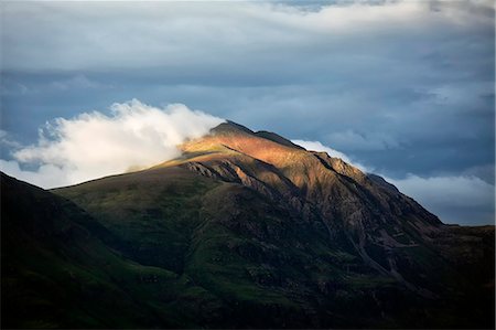 simsearch:862-08699955,k - Scotland, Torridon. Last light of the day on Liathach mountain. Photographie de stock - Rights-Managed, Code: 862-08699971