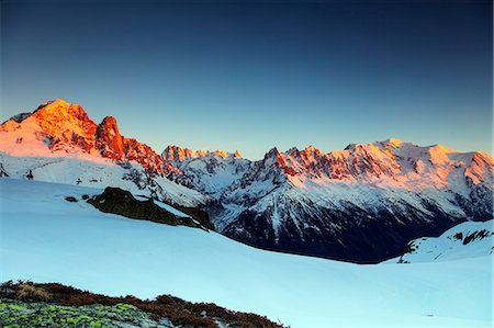 Europe, France, Haute Savoie, Rhone Alps, Chamonix, Aiguille Verte (4122m) and Les Drus, Mont Blanc (4810m) Foto de stock - Direito Controlado, Número: 862-08704856