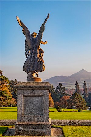 simsearch:862-03888487,k - A winged sculpture overlooks the Italianate terraces of the Powerscourt Estate at sunset, Powerscourt Demesne, Enniskerry, Co. Wicklow, Ireland. Photographie de stock - Rights-Managed, Code: 862-08704919