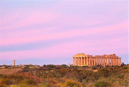 simsearch:862-08699475,k - Italy. Sicily. Selinunte. UNESCO. The Temple of Hera or Tempio E in the Selinunte Aerchological Park. Photographie de stock - Rights-Managed, Code: 862-08704936