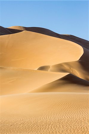 simsearch:862-08704975,k - Niger, Agadez, Sahara Desert, Tenere, Arakaou. The magnificent Arakaou sand dune in the Tenere Desert which stands about 385 m high. Foto de stock - Direito Controlado, Número: 862-08705003
