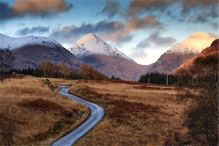 Scotland, Highland, Glen Etive. The road through the Glen in late autumn. Foto de stock - Con derechos protegidos, Código: 862-08700043