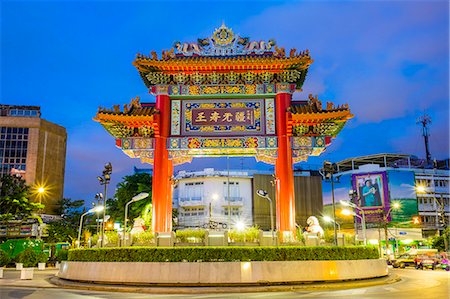 quartiere cinese - Chinatown Gate in Yaowarat neighborhood, Chinatown, Bangkok, Thailand Fotografie stock - Rights-Managed, Codice: 862-08700086