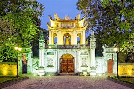 simsearch:862-08700131,k - Temple of Literature gate at night, Dong Da District, Hanoi, Vietnam Foto de stock - Direito Controlado, Número: 862-08700128