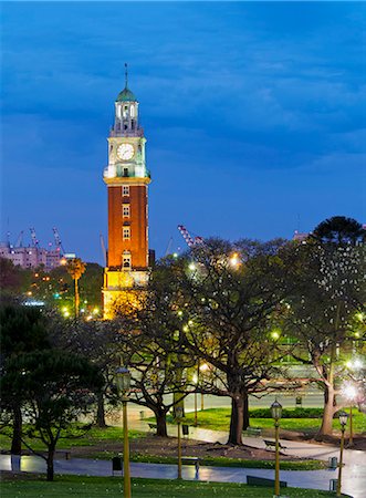 retiro - Argentina, Buenos Aires Province, City of Buenos Aires, Retiro, Twilight view of the Torre Monumental from Plaza San Martin. Fotografie stock - Rights-Managed, Codice: 862-08718421
