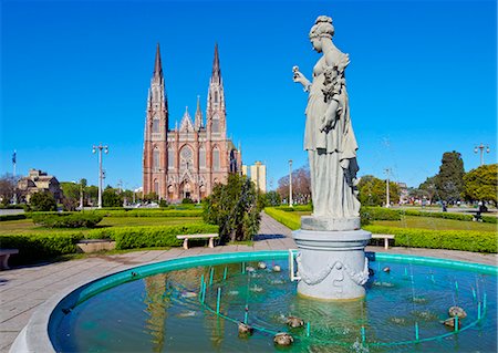 simsearch:862-08718421,k - Argentina, Buenos Aires Province, La Plata, View of the Plaza Moreno and the Cathedral of La Plata. Stock Photo - Rights-Managed, Code: 862-08718422