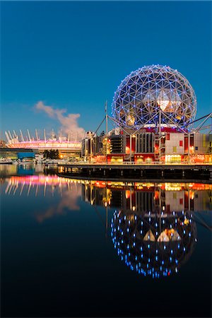 science centre - Sunrise view of False Creek inlet with Telus World of Science and BC Place Stadium behind, Vancouver, British Columbia, Canada Photographie de stock - Rights-Managed, Code: 862-08718505