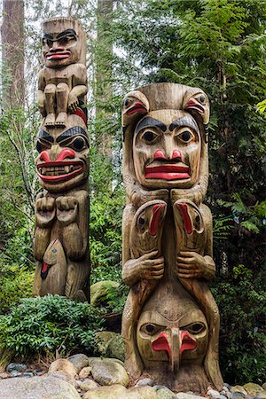 simsearch:862-08718517,k - Totem poles at Capilano Suspension Bridge Park, Vancouver, British Columbia, Canada Foto de stock - Con derechos protegidos, Código: 862-08718518