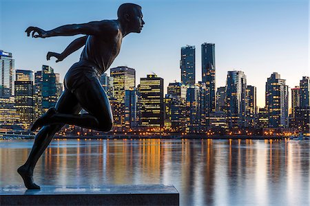 simsearch:862-08718507,k - Statue of Harry Jerome with downtown skyline in the background, Stanley Park, Vancouver, British Columbia, Canada Stockbilder - Lizenzpflichtiges, Bildnummer: 862-08718513