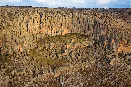simsearch:862-08718761,k - Ethiopia, Oromia Region, Bale Mountains, Sanetti Plateau, Rafu.  The rock pinnacles at Rafu on the high-altitude Sanetti Plateau were caused by the erosion of lava outpourings by water, wind and ice over 20 million years. Foto de stock - Direito Controlado, Número: 862-08718727