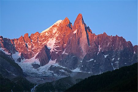 petite france - Europe, France, Chamonix. Evening light on the Auguille de Dru. Foto de stock - Direito Controlado, Número: 862-08718872