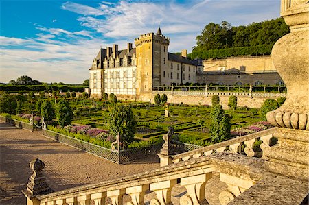 european castle architecture - Chateau of Villandry gardens, Indre et Loire, Loire Valley, France, Europe Stock Photo - Rights-Managed, Code: 862-08718888