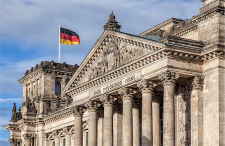 The Reichstag was built in 1894 as the German parliament. Today it is the seat of the German Bundestag, the parliament of the Fedral Republic of Germany. Foto de stock - Con derechos protegidos, Código: 862-08718953