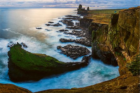 snaefellsnes peninsula - Snaefellsness peninsula, Western Iceland. Panoramic view of the Londrangar rock formation and coastal cliff. Photographie de stock - Rights-Managed, Code: 862-08718966
