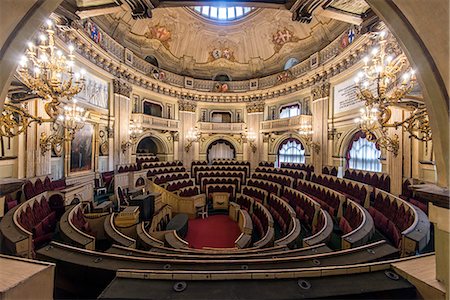 View of the Parliament of the newly unified Kingdom of Italy created in 1861 inside Palazzo Carignano, Turin, Piedmont, Italy Foto de stock - Con derechos protegidos, Código: 862-08719015