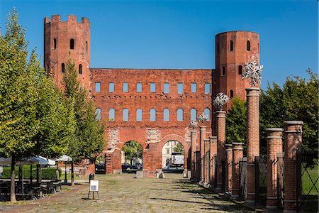 Porta Palatina or Palatine Gate, Turin, Piedmont, Italy Photographie de stock - Rights-Managed, Code: 862-08719016