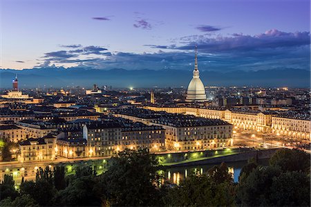 simsearch:862-08699549,k - City skyline at dusk, Turin, Piedmont, Italy Photographie de stock - Rights-Managed, Code: 862-08719020