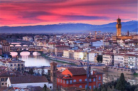 simsearch:862-08719043,k - Italy, Italia. Tuscany, Toscana. Firenze district. Florence, Firenze. Duomo Santa Maria del Fiore and Palazzo Vecchio,  View over the city from Michelangelo square Foto de stock - Con derechos protegidos, Código: 862-08719035