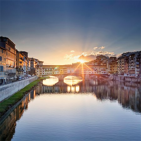 simsearch:862-07690192,k - Italy, Italia. Tuscany, Toscana. Firenze district. Florence, Firenze. Ponte Vecchio bridge. Stock Photo - Rights-Managed, Code: 862-08719037