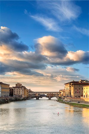 simsearch:862-07690192,k - Italy, Italia. Tuscany, Toscana. Firenze district. Florence, Firenze. Ponte Vecchio bridge. Stock Photo - Rights-Managed, Code: 862-08719041